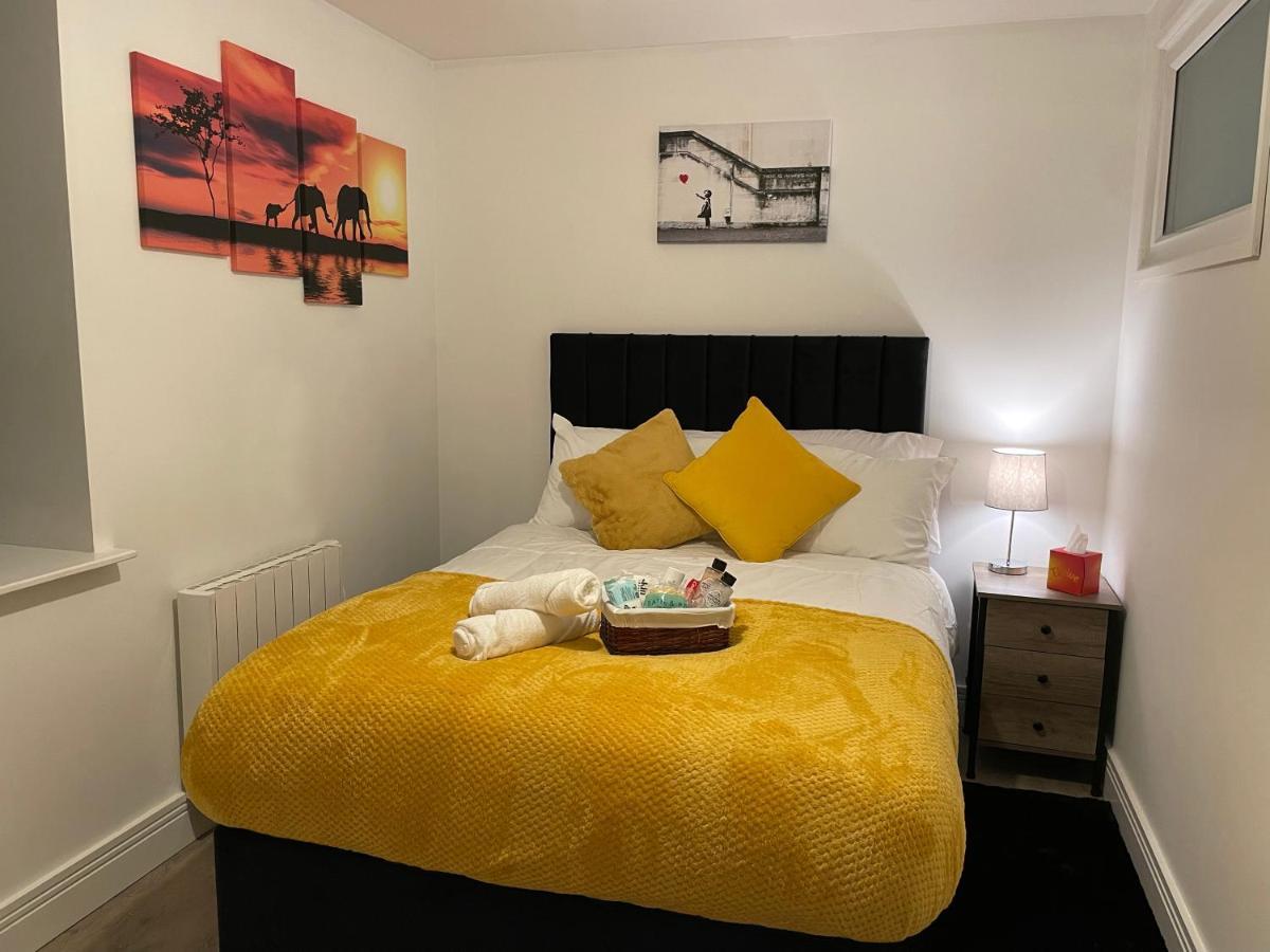 Luxurious 2 Bed Apartment In Heart Of Burnley With Private Parking Exterior photo