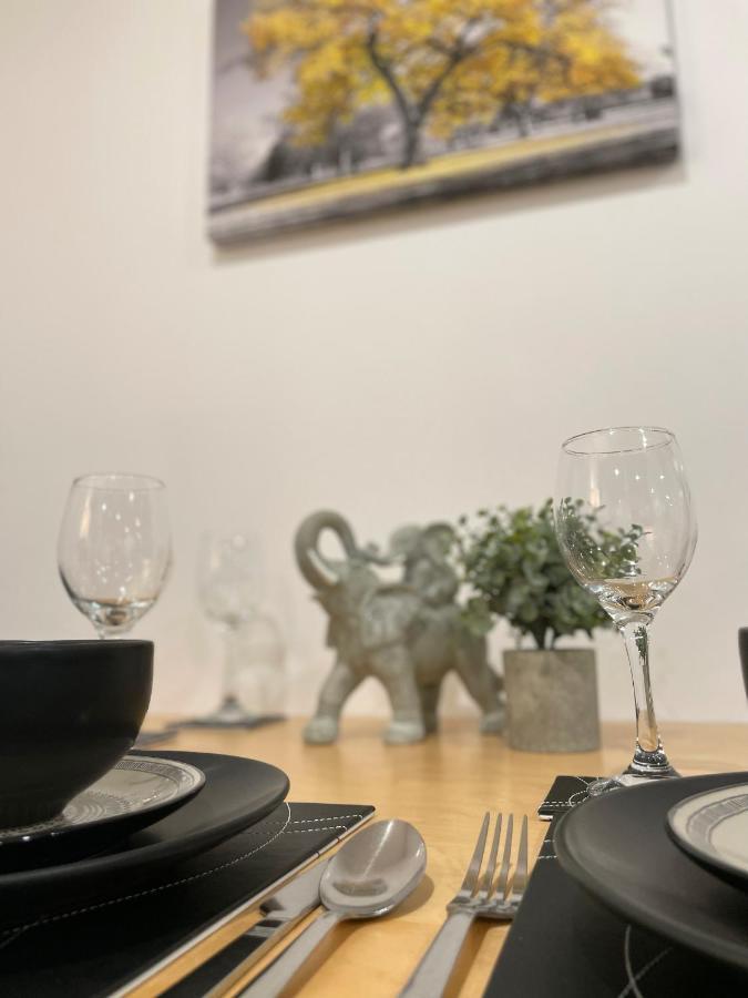 Luxurious 2 Bed Apartment In Heart Of Burnley With Private Parking Exterior photo